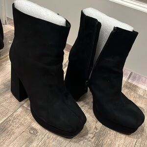 Wild Pair size 8.5 booties